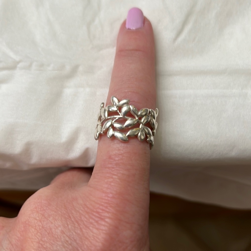 Tiffani Traveling Vine  ring size 7
